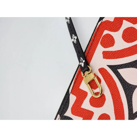 Louis Vuitton Crafty Giant MM Pochette In Monogram Canvas | Like New Condition - Picture 3 of 4